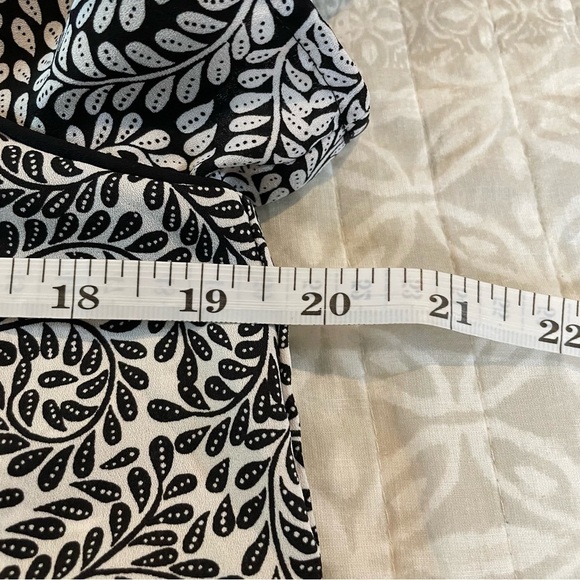Ann Taylor Loft Black White Floral Vine Print Short Sleeve Top Medium - Picture 6 of 7